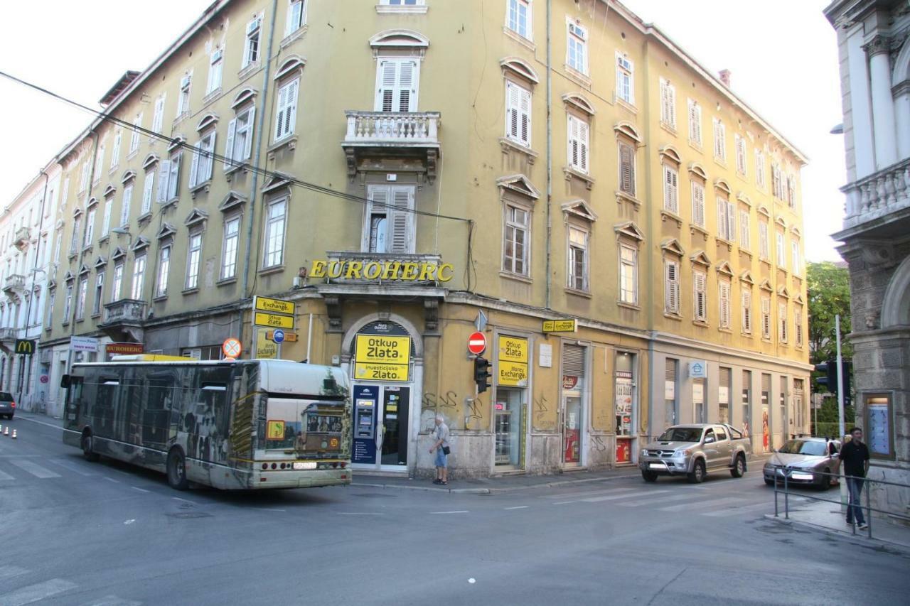 Stylish Apartment In City Center Pula Luaran gambar