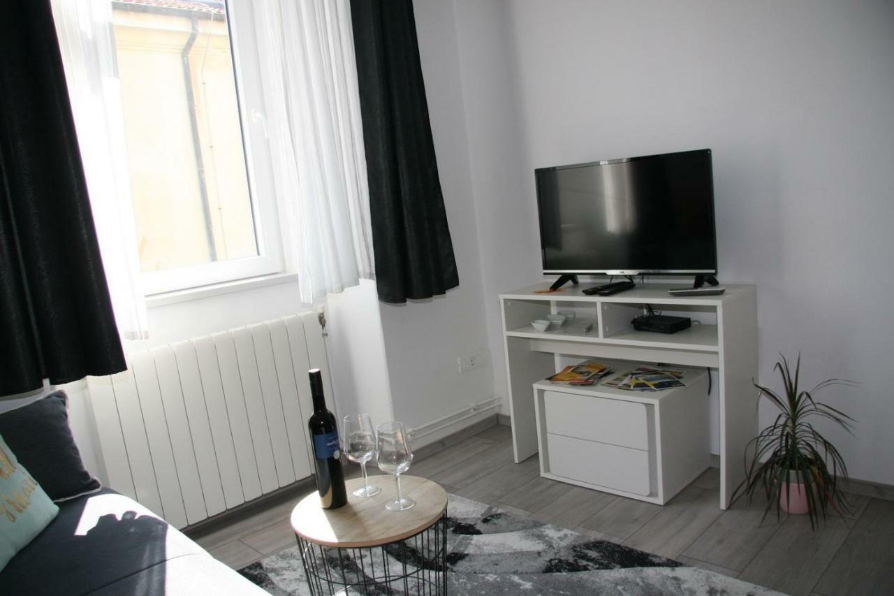 Stylish Apartment In City Center Pula Luaran gambar